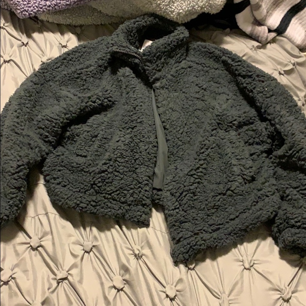 urban outfitters cropped sherpa zip up